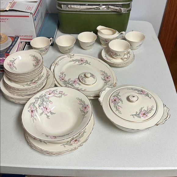 Crown Pottery CRP11 Elegant Cream Floral Gravy Boat with Saucer Southern Charm - Picture 7 of 7